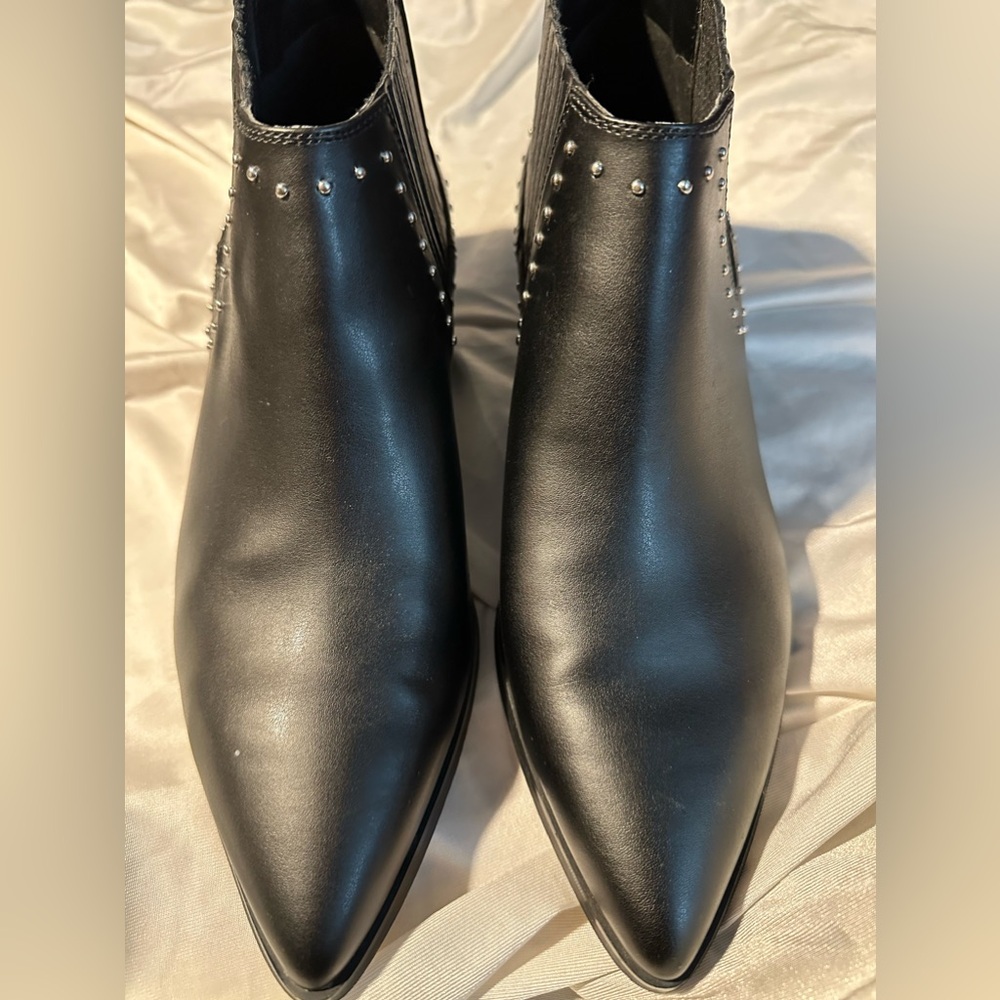 Marc Fisher black ankle boot 8.5